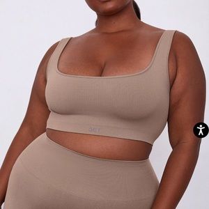 Set Active Sculptflex Box Cut Bra in Sand